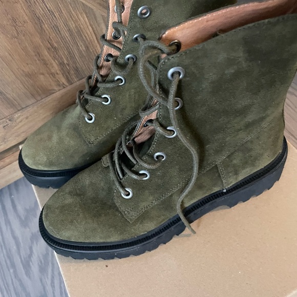 New boots - Picture 5 of 6